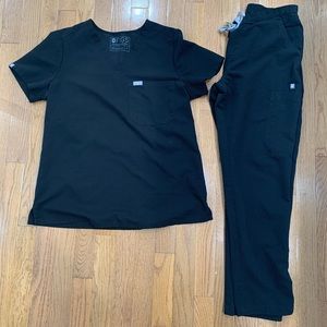 Women’s Figs black scrub set Small Petite